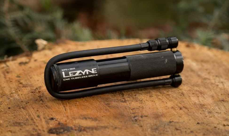 Recensione Lezyne CNC Tubeless Drive: La Pompa anti foratura di dimensioni ridotte