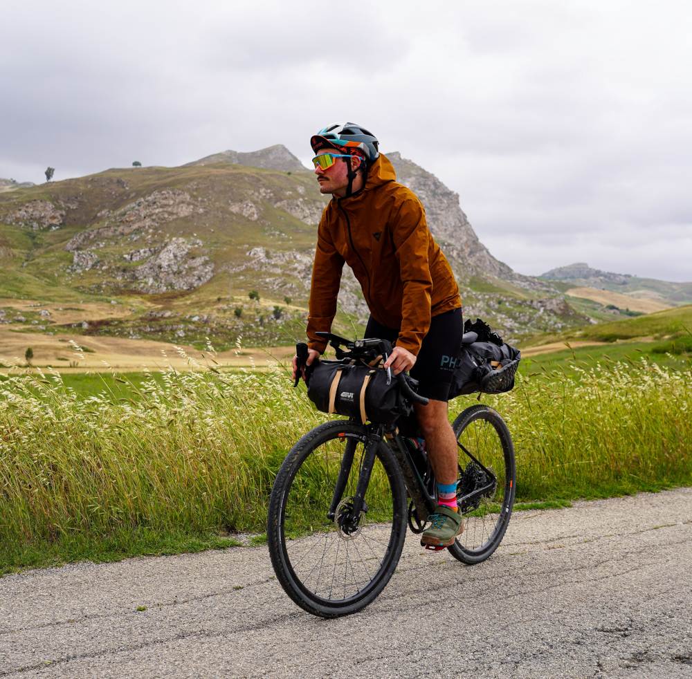 Bikepacking: avventura, minimalismo e libertà su due ruote