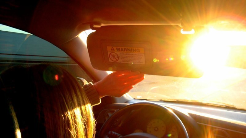 Perchè non lasciare gli occhiali in auto