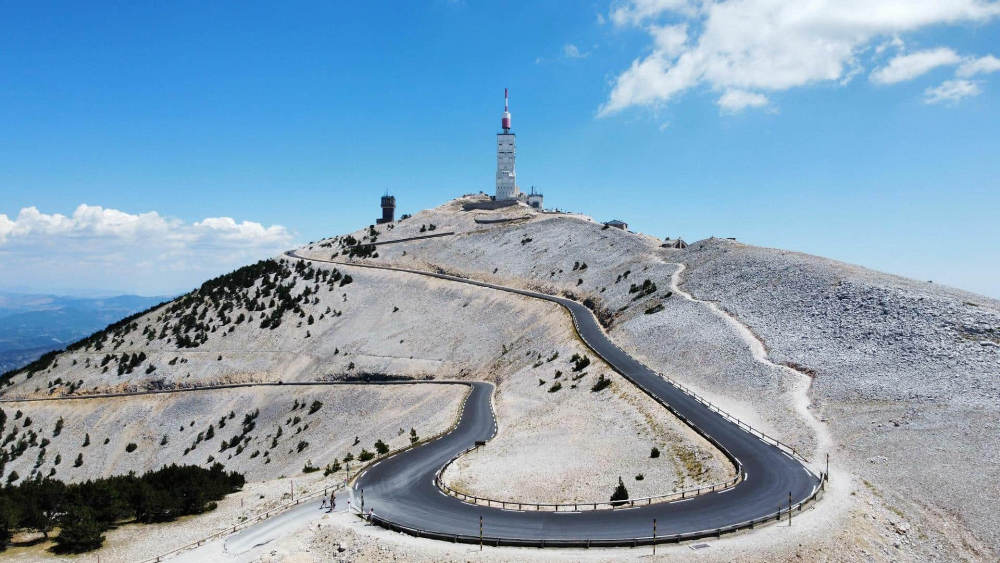 Mont Ventoux: Il Gigante della Provenza – Storia, Salita, Itinerari e Leggende del Ciclismo