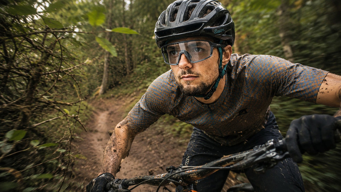 Occhiali MTB: protezione da rami, fango e insetti