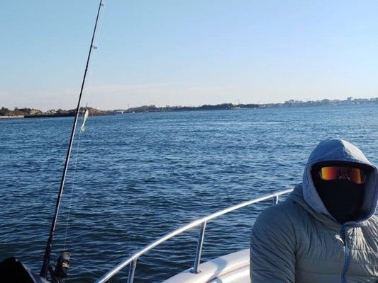 Pesca dalla Barca vs Pesca dalla Riva: Differenze, Vantaggi e Attrezzatura Consigliata