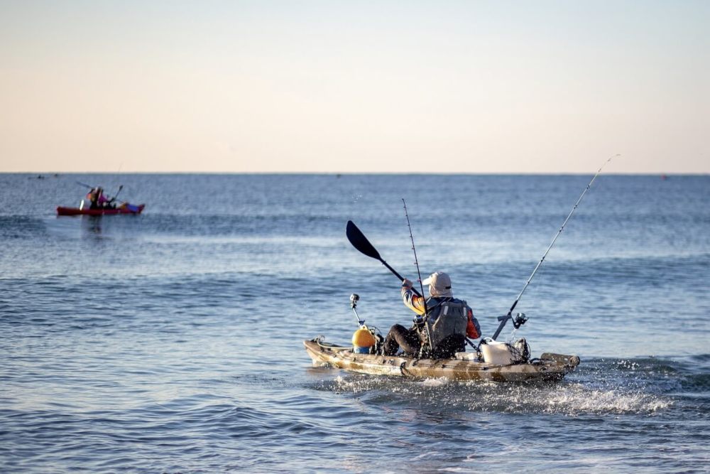 Pesca in Kayak: Guida Completa alle Tecniche, Attrezzatura e Prede