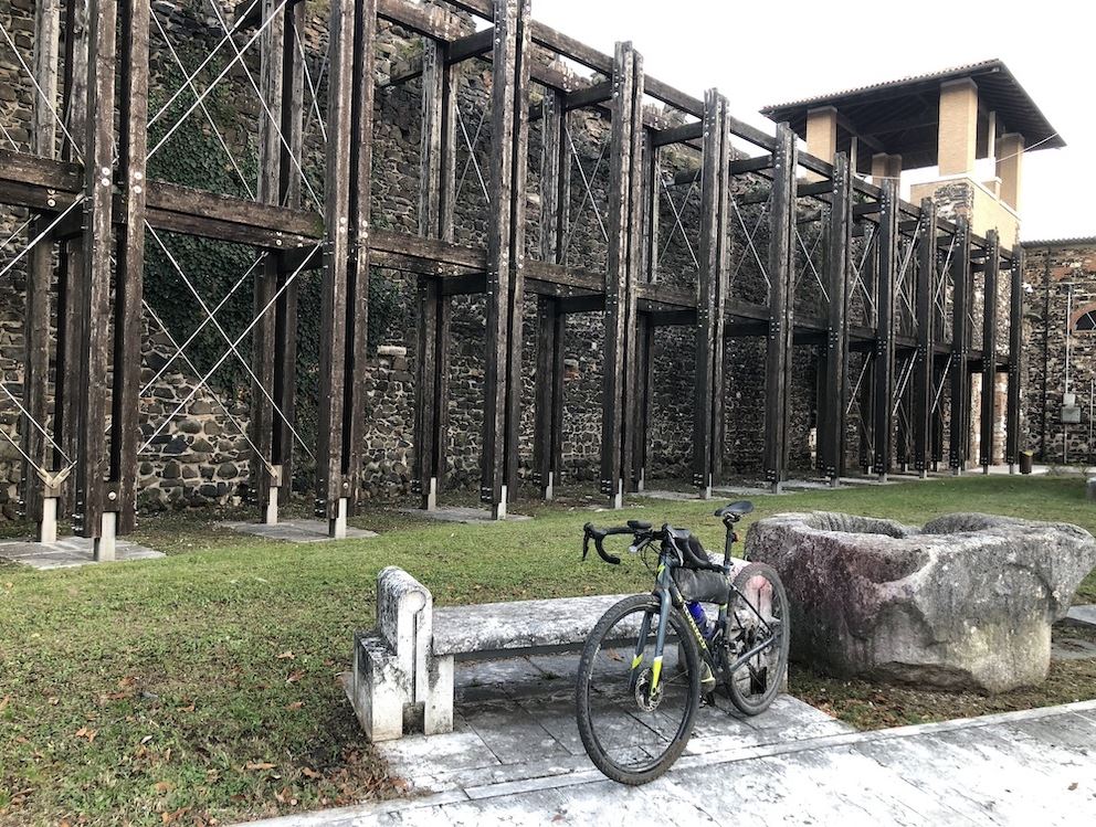 Sul Monte Grande in Bicicletta: Avventura tra Natura e Storia