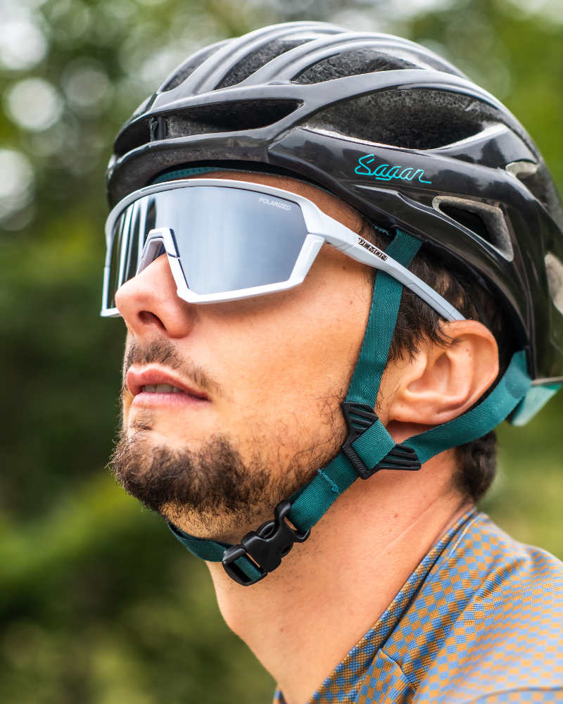 occhiale da ciclismo a mascherina con lente polarizzata colore ghiaccio opaco modello gravel