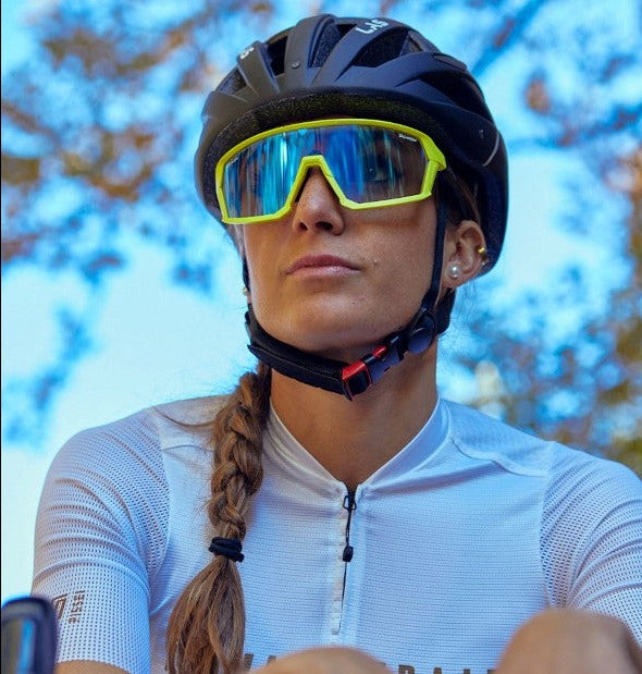 Women's road cycling glasses with photochromic mirrored lens in fluorescent yellow