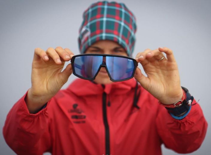 Women's glasses for trail running mask with blue mirrored photochromic lens