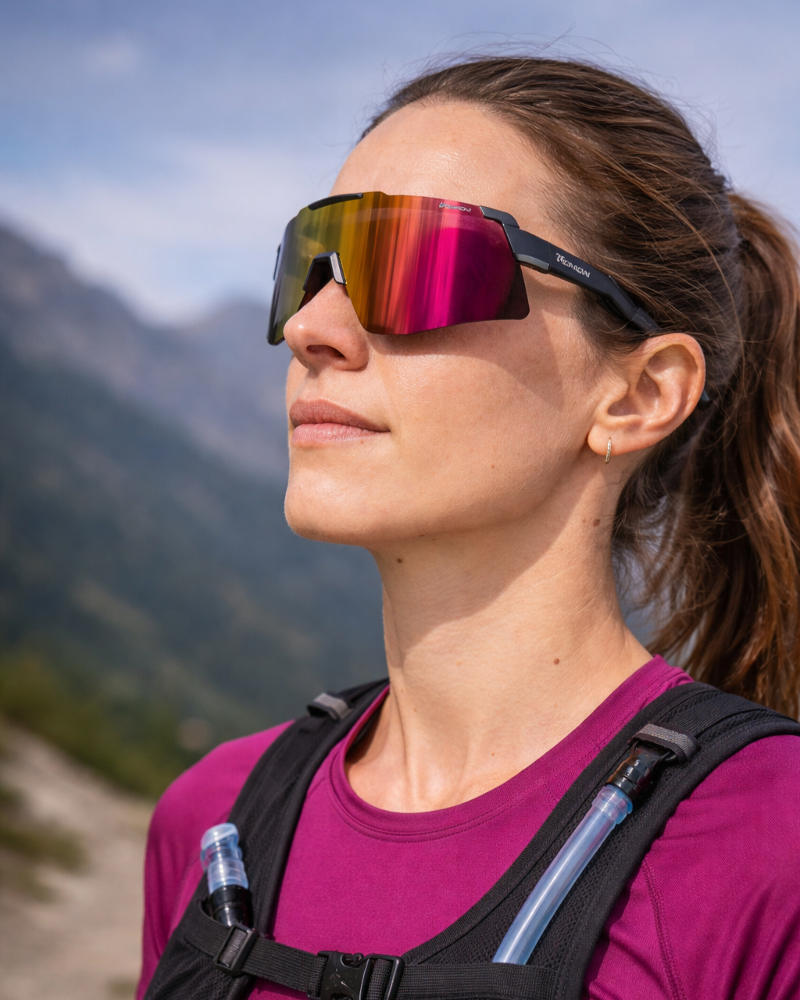 Occhiale da donna per trail running lente fotocromatica specchiata rossa modello LIEGI