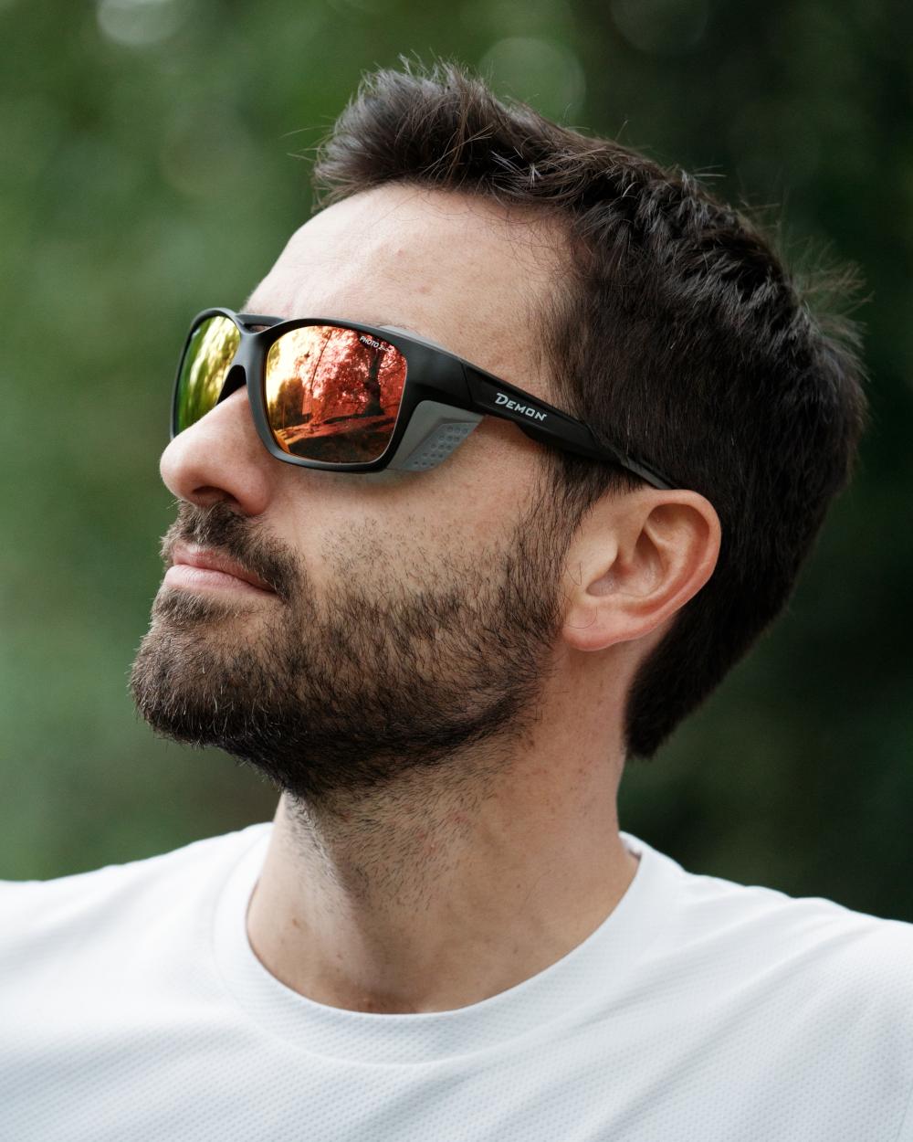 Occhiale da escursionismo con lente fotocromatica specchiata rossa modello NATURE 