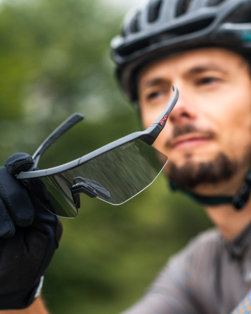 occhiale da mtb con lente fotocromatica da trasparente per ogni condizione di luce