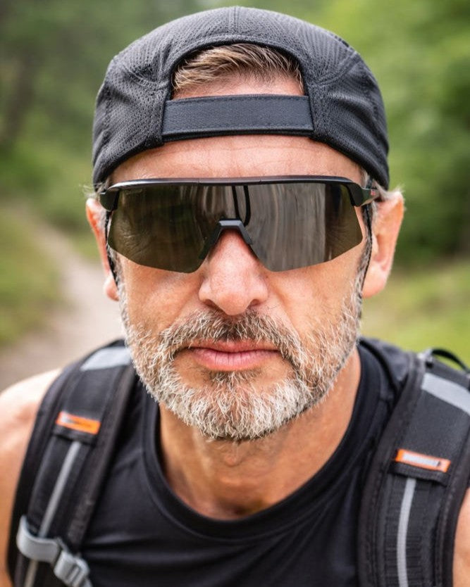 Liekkas Occhiali da sole sportivi polarizzati per uomo e donna, con 3 lenti intercambiabili, per corsa, cricket, mountain bike, ciclismo, colore bianco e arancione Liekkas Occhiali da sole sportivi polarizzati per uomo e donna, con 3 lenti intercambiabili, per corsa, cricket, mountain bike, ciclismo, colore bianco e arancione