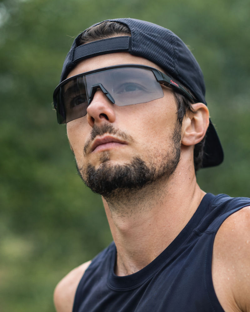 occhiale da running lente fotocromatica con partenza da trasparente per notturna e scarsa luminosità