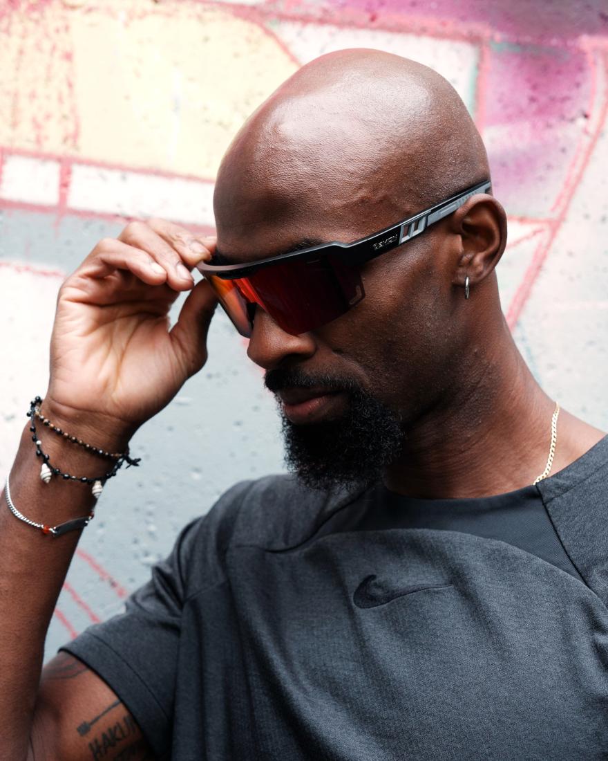 occhiale da running lente specchiata rossa per corsa su strada modello speed vent nero opaco