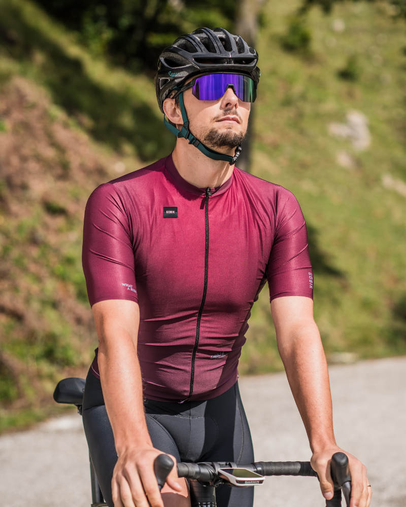 occhiale da uomo per ciclismo con lente specchiata viola modello fiandre