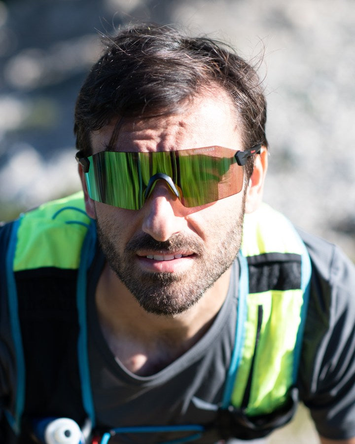 occhiale da uomo per trail running a mascherina ultraleggero lente specchiata modello superpiuma