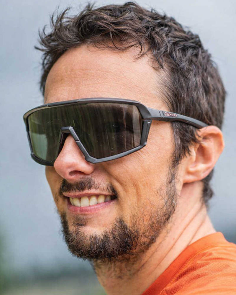 occhiali da montagna fotocromatici a mascherina per ogni condizione meteo e di luce modello gravel