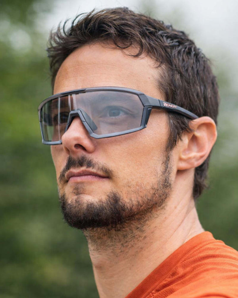 occhiali da running e trail running fotocromatici a mascherina per ogni condizione meteo e di luce modello gravel