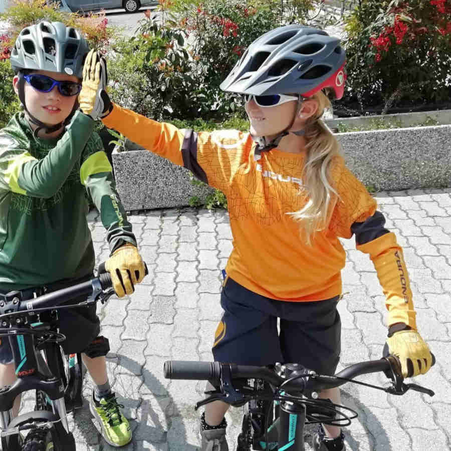 Children's cycling glasses with shatterproof lenses